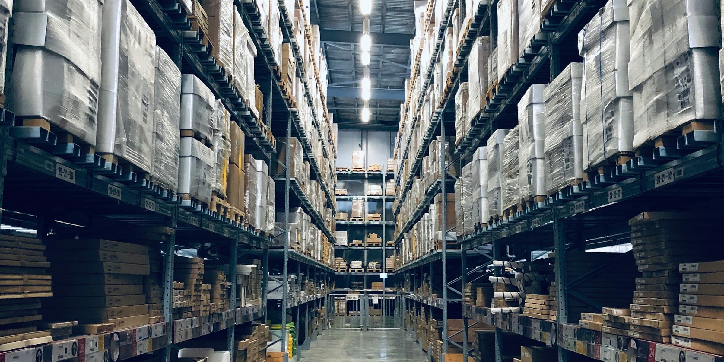 Cold storage aisle